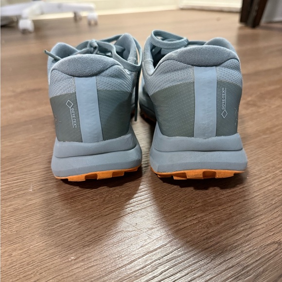 Arc'teryx Norvan LD Men's Athletic Shoes in Gray and Orange - Picture 6 of 9